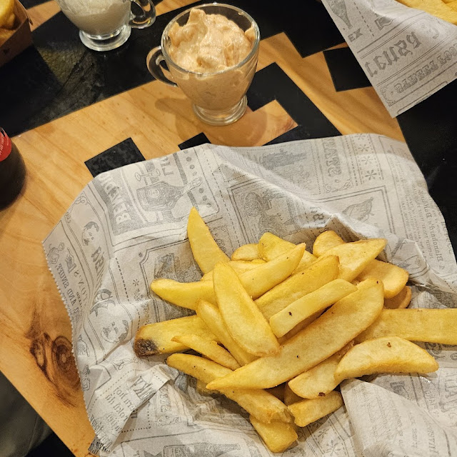 Patatas Y Salsas Caseras