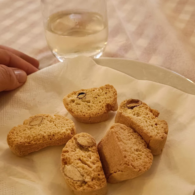 Cantucci E Vino Bianco Dolce