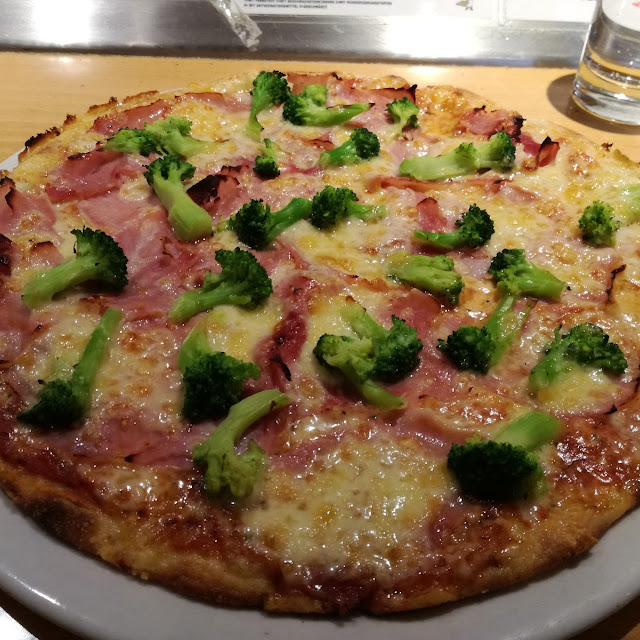 Pizza Doppelt Hinterschinken Brocvoli