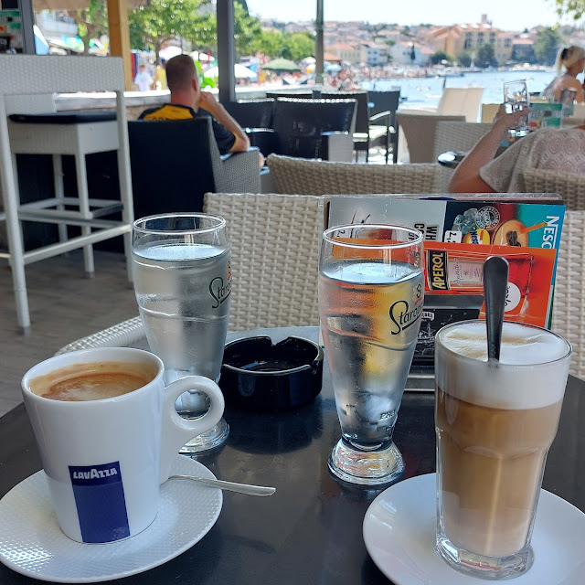 Bijela Kava Cafe Latte Und Produžena Crni Verlängerter Schwarzer Kaffee