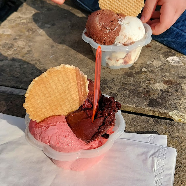 2 Kugeln Eis