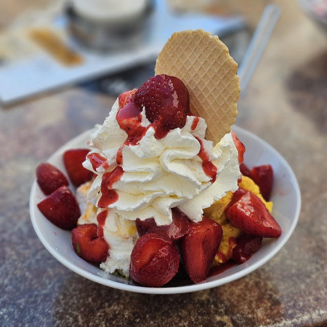 Erdbeerbecher