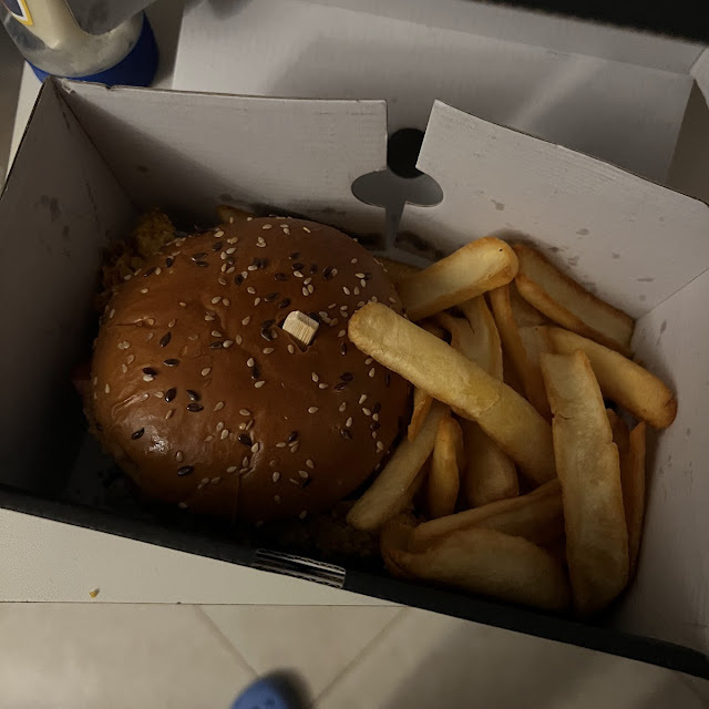 Royal Vintage Burger with Dipping Fries