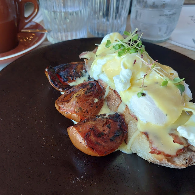 Eggs Benedict with Bacon