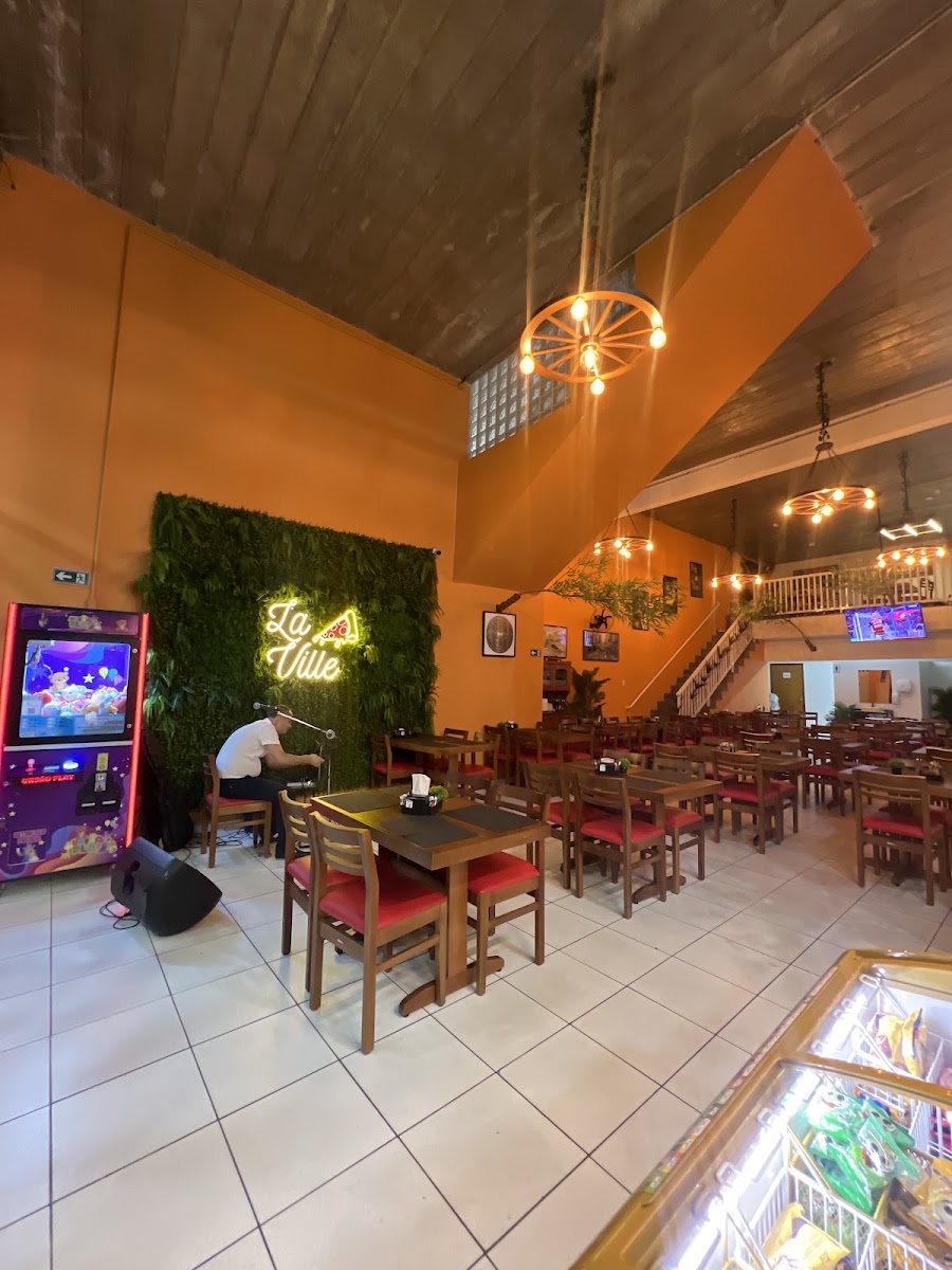 La Ville Pizzaria e Esfiharia