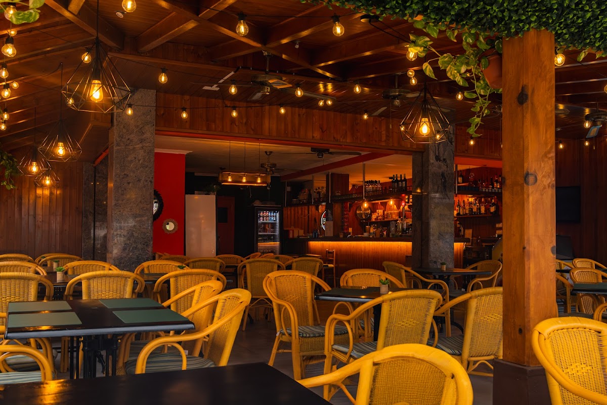 MILTON’S Food & cocktails ????