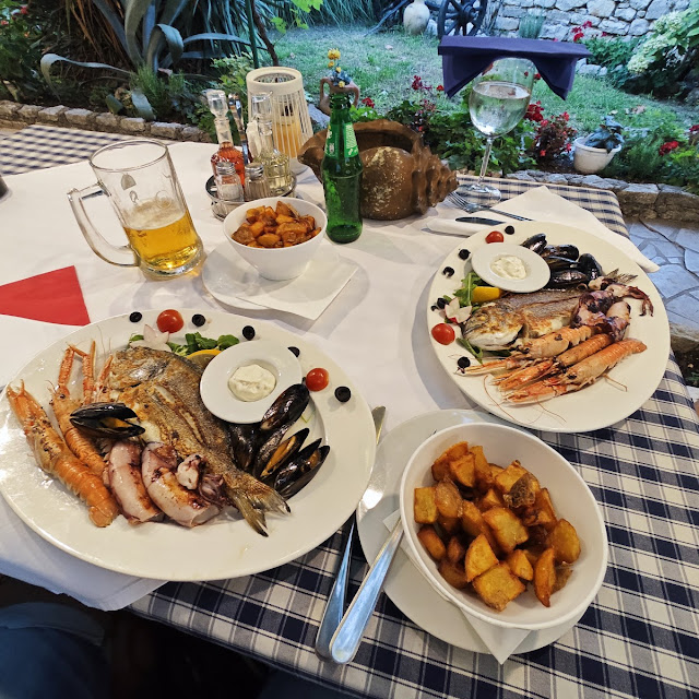 Fischplatte Mit Beilagen