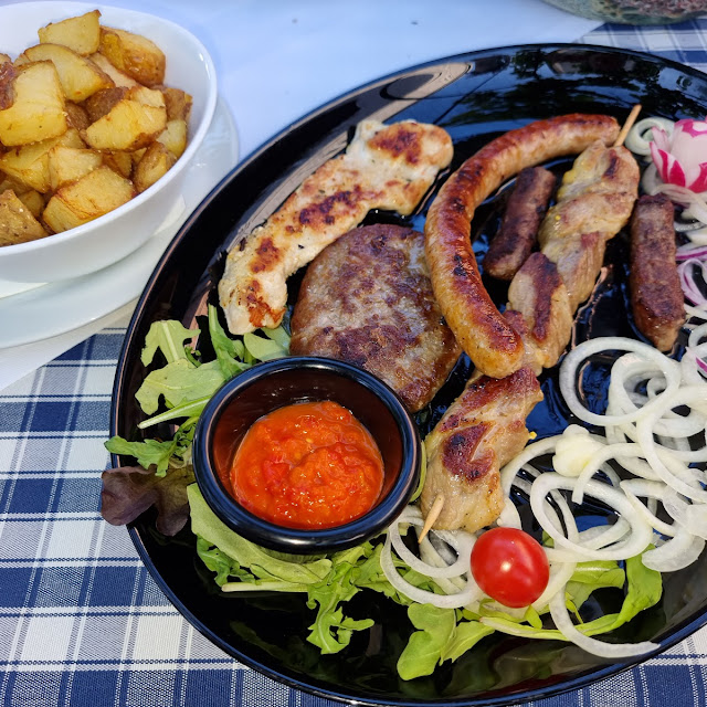 Gemischter Fleischteller Mit Extra Bratkartoffeln
