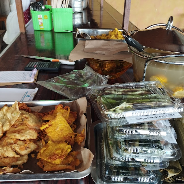 Aneka Gorengan Dan Otak-Otak Ikan