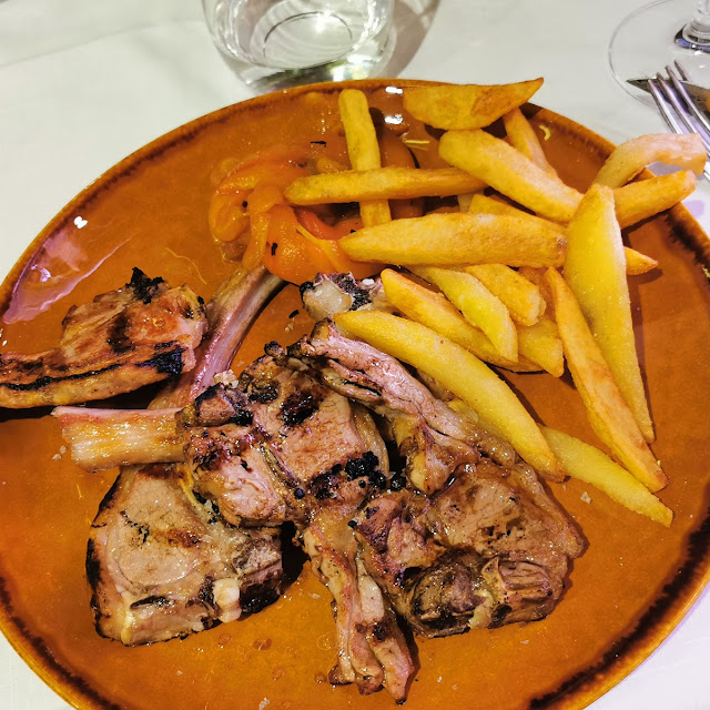 Chuletillas D Cordero Con Guarnición