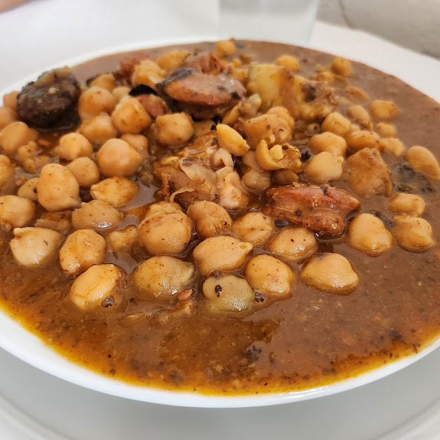 Callos Con Garbanzos