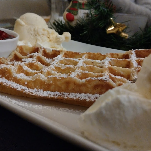 Waffeln Mit Heißen Himbeeren