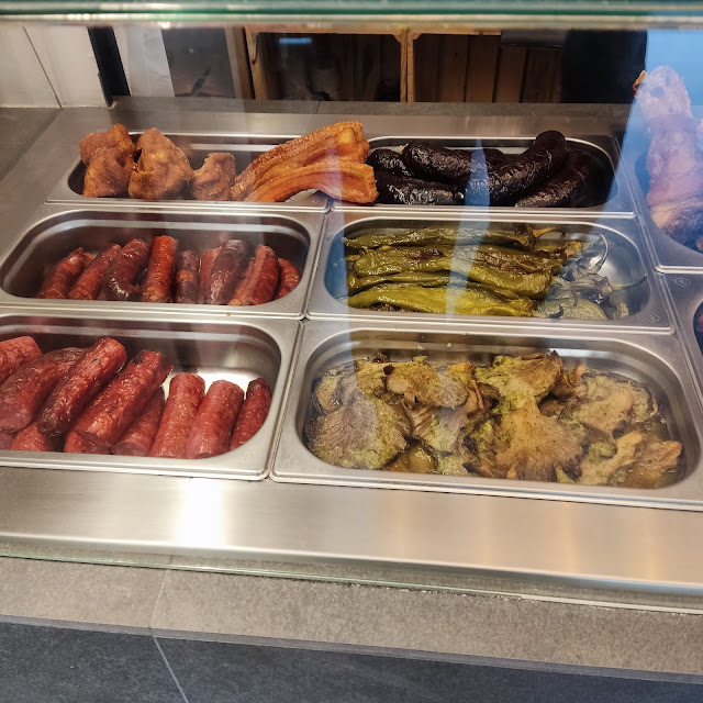 Torreznos Chorizos Salchichas Setas Pimientos Verdes Y Morcilla