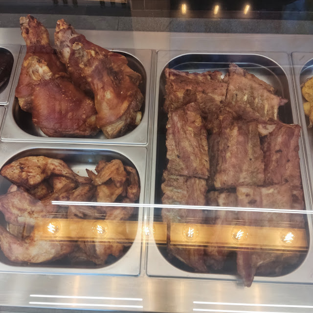 Codillode Cerdo Muslos de Pollo Y Costilla Asada