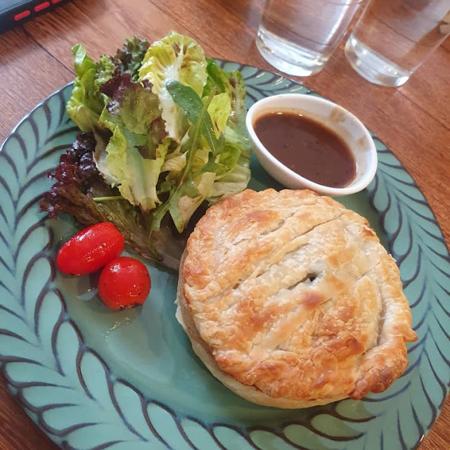 Chicken & Mushroom English Pie