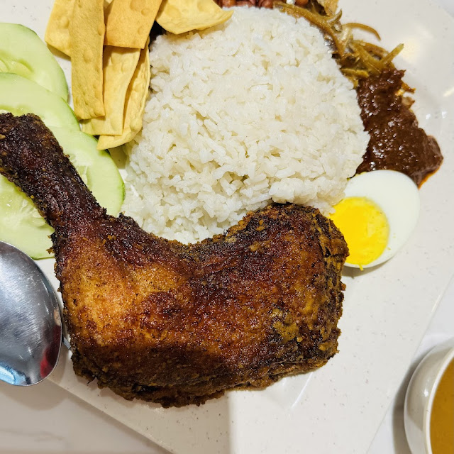 Nasi Lemak & Char Koay Teow