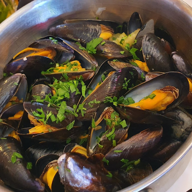 Moules Marinières Avec Frites Maison