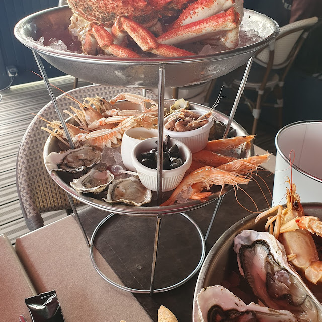 Huîtres de Cancale Et Des Crevettes Roses