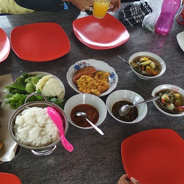 Nila Bakar Emas Bakar Sayur Asem Nasi Es Jeruk Tempe Tahu Bakwan Jagung