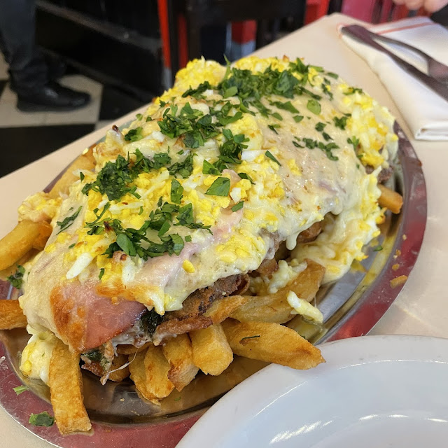 Milanesa Con Huevo Y Milanesa Napolitana Con Papas Fritas