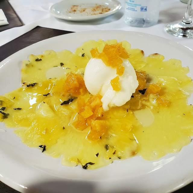 Carpaccio de Ananá Con Helado de Limón