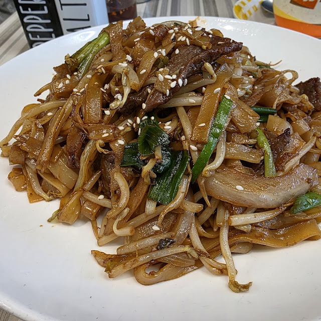 Fried Thick Noodles with Beef