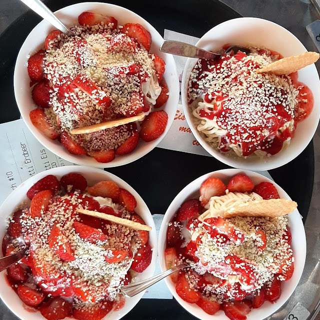 Spaghetti Eis Mit Frischen Erdbeeren