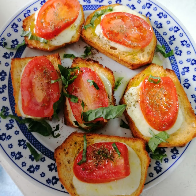 La Bruschetta Caprese