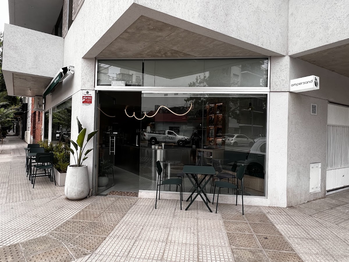 Ampersand Café