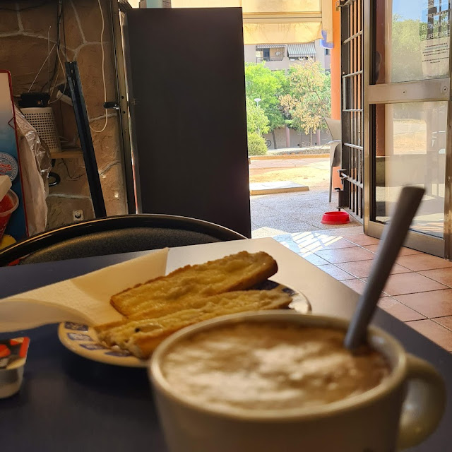Café Con Leche Y Tostada