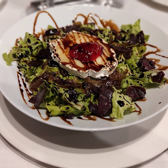 Ensalada Templada Con Cecina Y Queso de Cabra
