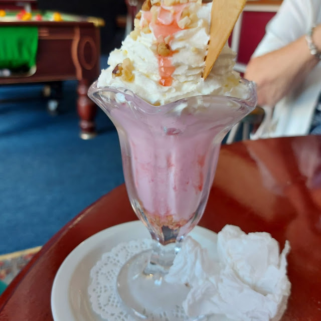 Strawberry Nut Sundaes