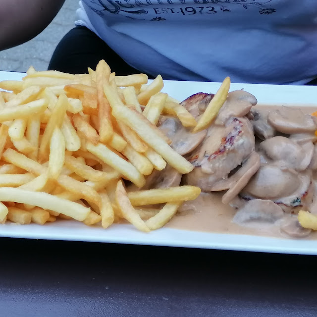 Jägerschnitzel Mit Pommes