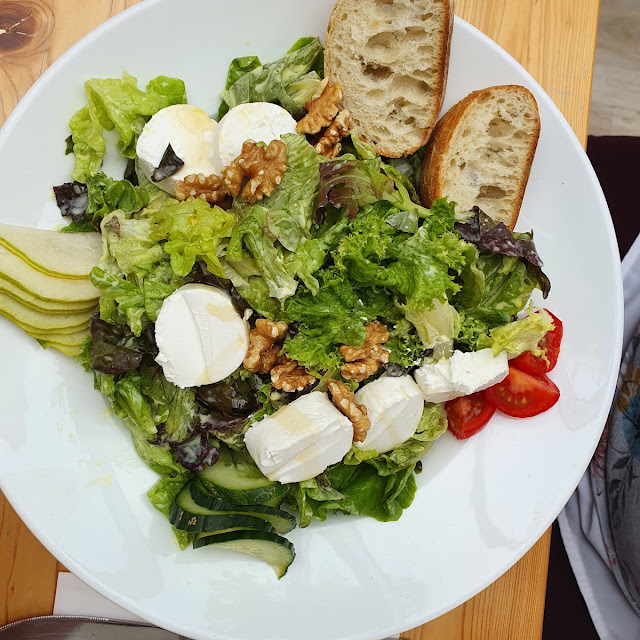 Salat Mit Ziegenfrischkäse