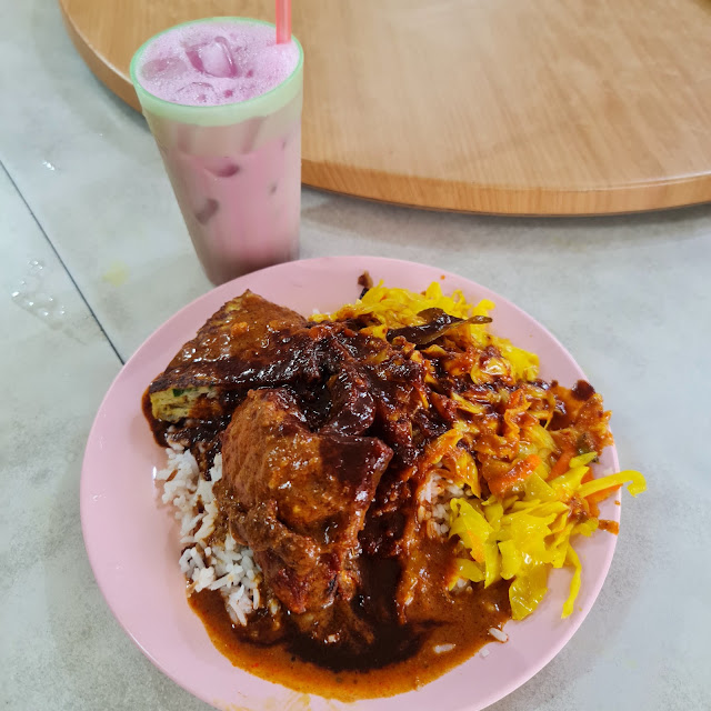 Nasi Putih Sayur Kobis Ayam Bawang Kuah Campur