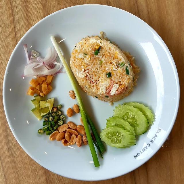 ข้าวผัดแหนม