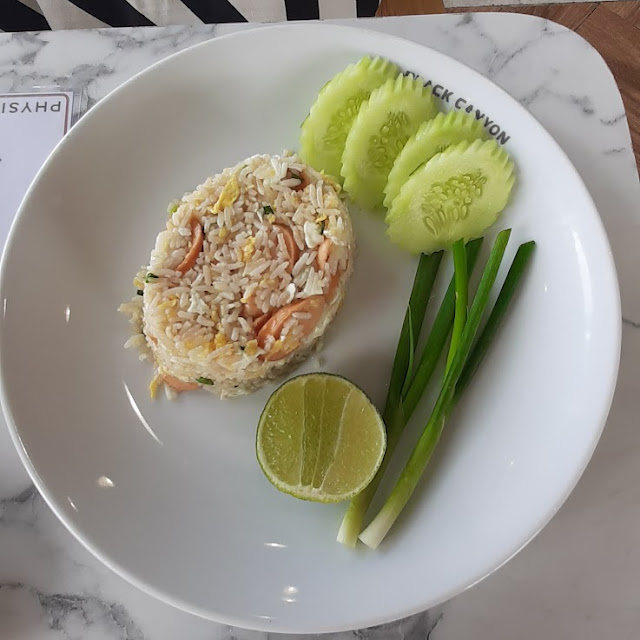 ข้าวผัดใส้กรอก