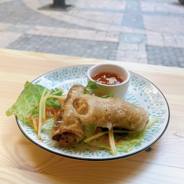 Rollitos Vietnamitas Con Salsa de Pescado