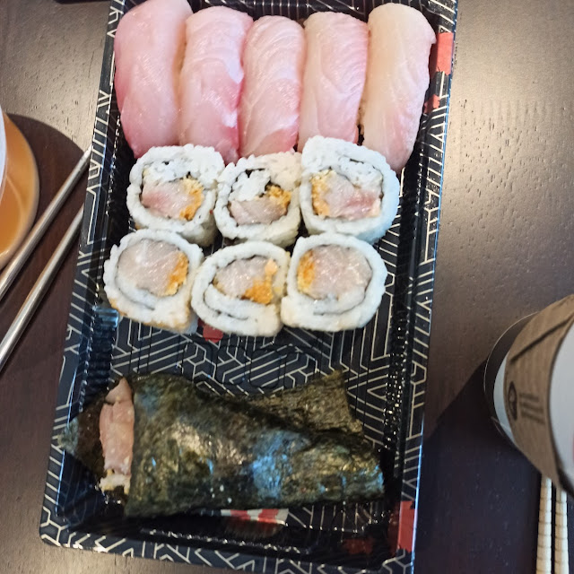 Hamachi Sushi Combo