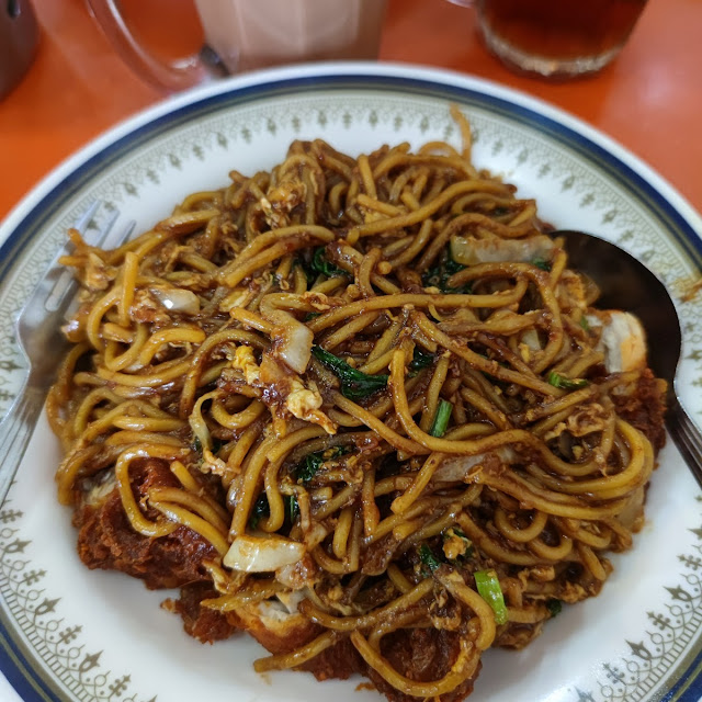 Mee Goreng Ayam Goreng