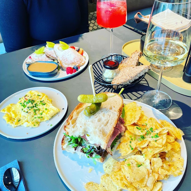 Pastrami Sandwich with Chips