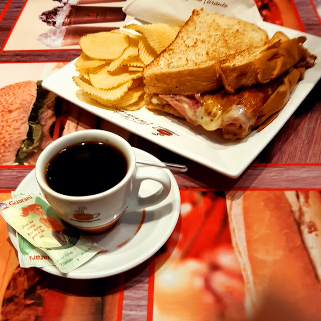 Cafe do Bule Suco de Abaxi Com Hortelan E Tostex de Pizza
