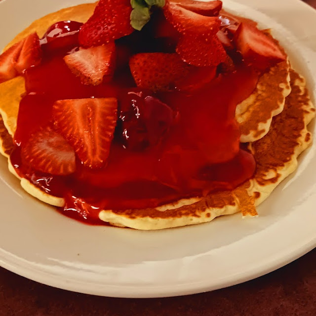 2 Pancakes with Strawberry Glaze