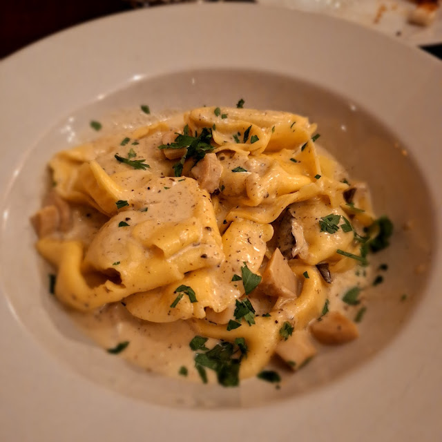Tortelloni Gefüllt Mit Steinpilzen In Steinpilzcrème