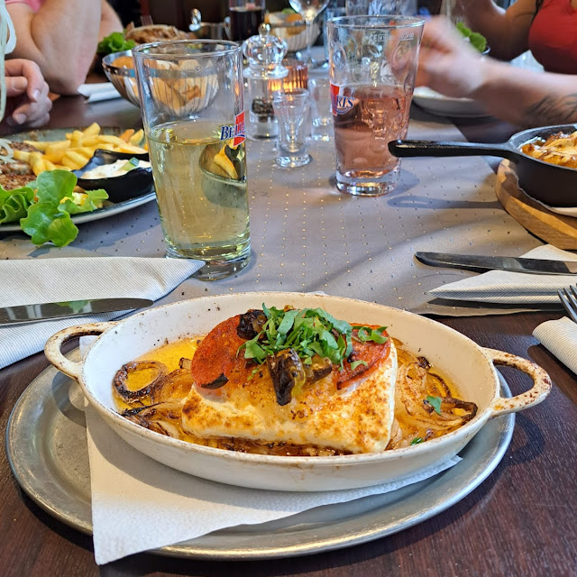 Überbackener Schafskäse