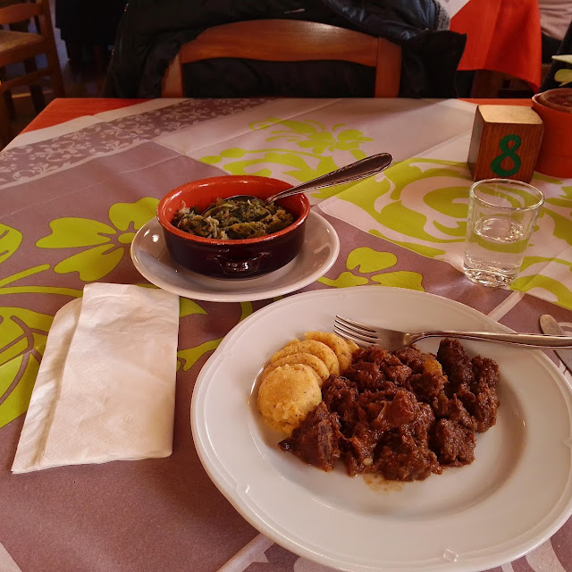Spezzatino Di Asino E Verdure Cotte Di Stagione