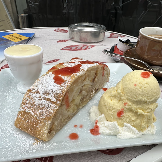 Apfelstrudel