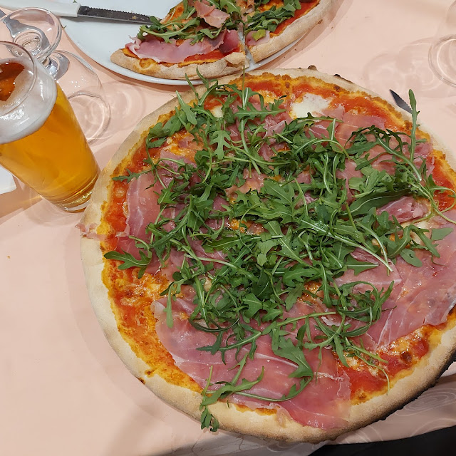 Pizza Carmen Pomodoro Mozzarella Di Bufala Crudo E Rucola
