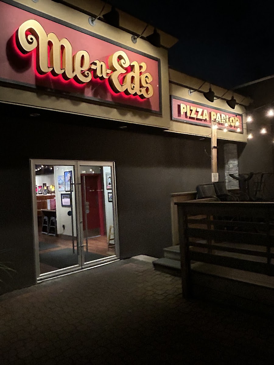 Me-n-Ed's Pizza Parlors