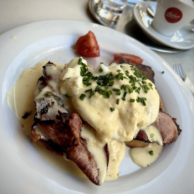 Eggs Benedict